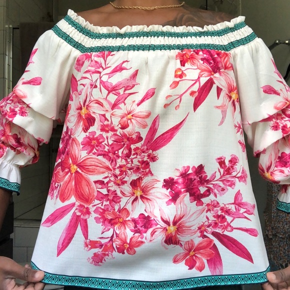 OFF THE SHOULDER - Picture 3 of 6